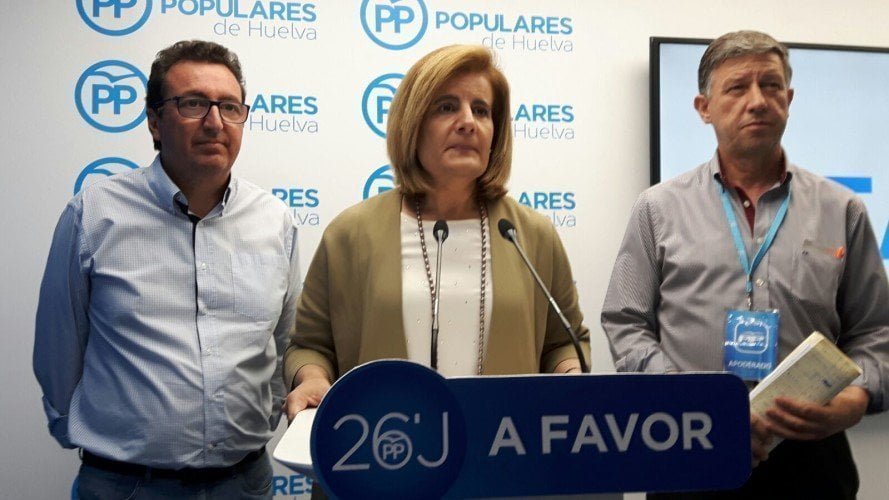 Los dirigentes populares de Huelva no comparecieron hasta que habló un emocionado Rajoy en Madrid.