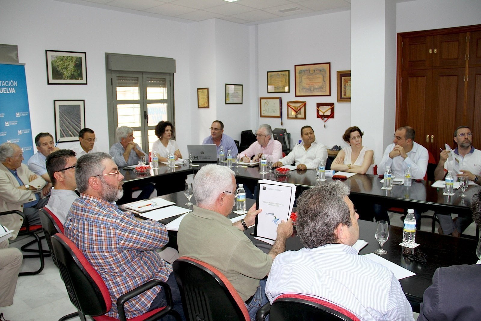 Integrantes de la Mesa Secitorial analizan el plan Estratégico de las Berries