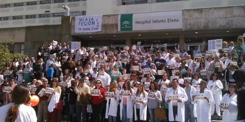 Los profesionales protestaron en su día contra la fusión hospitalaría