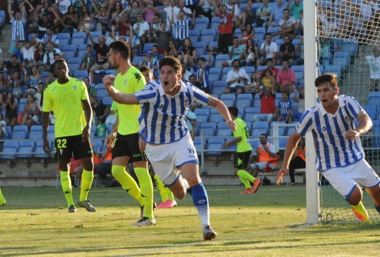 Manu Tprres, con su gol, dio aire al Recreativo.