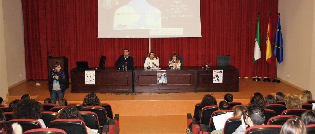 Asistentes a la jornada informativa sobre Asperger en la UHU