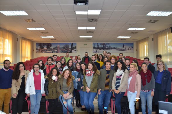 También los alumnos de la Universidad de Huelvas visitan las instalaciones de Cepsa