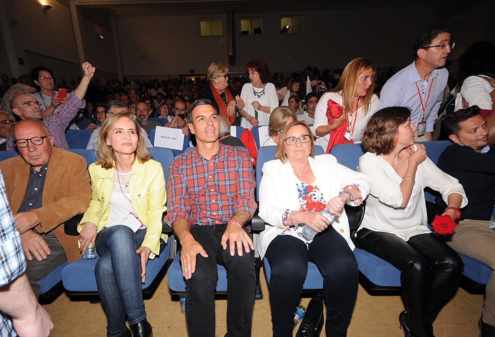 Pedro Sánchez junto a Juan Ceada, Manuela Parralo y María Luisa Faneca,