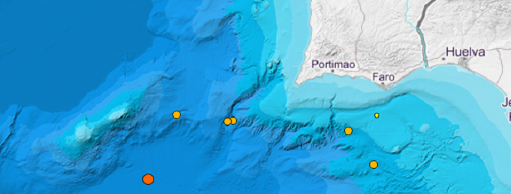 El terremoto de este miércoles está más cercano al volcán marino inactivo. En la imagen las últimas localizaciones.