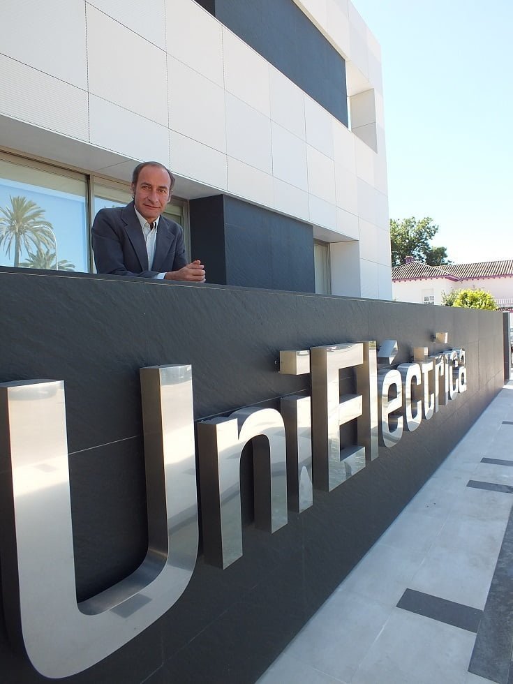 Digo Montes en el exterior de Unieléctrica
