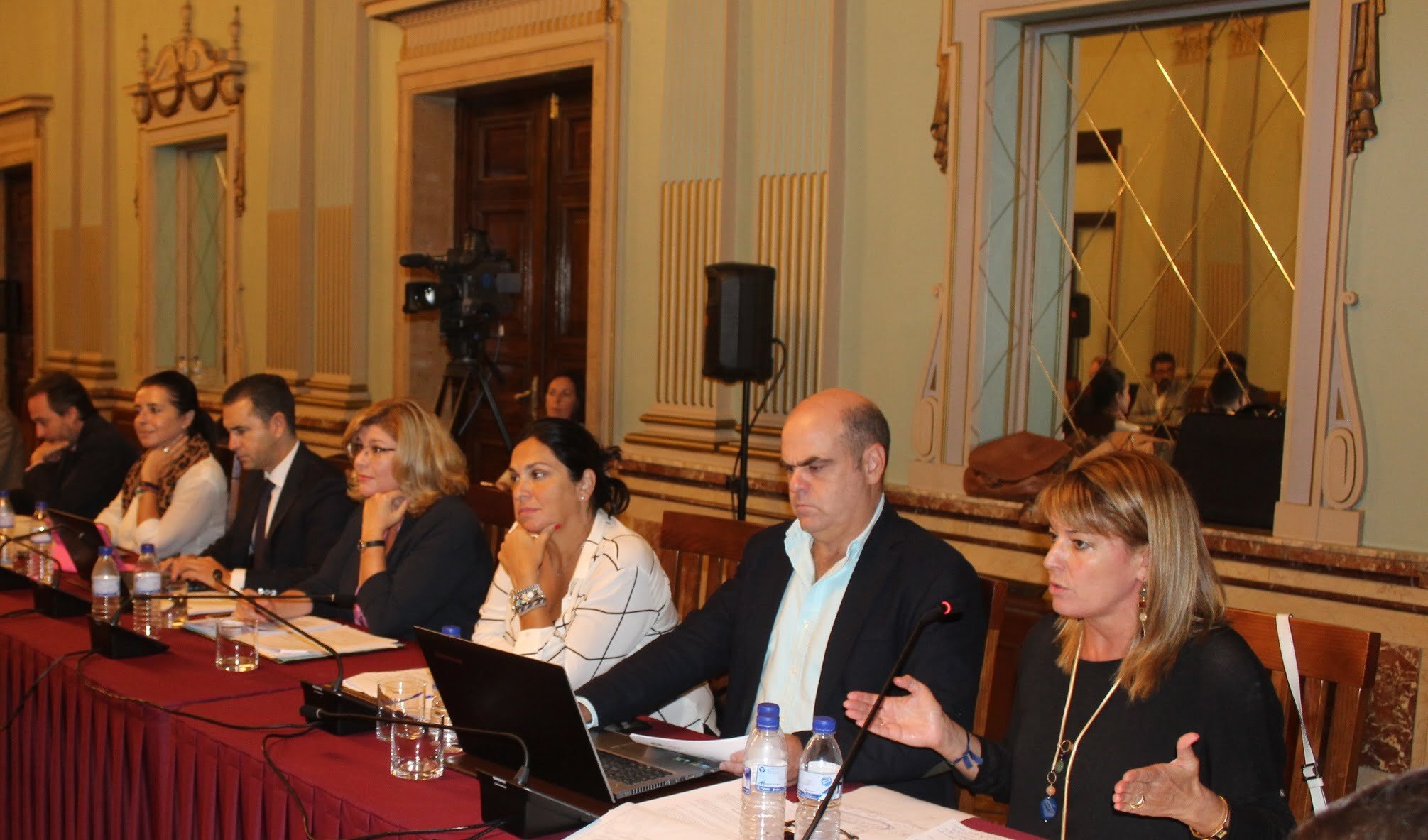 La portavoz del Grupo Popular, Pilar Miranda, en una intervención durante el pleno