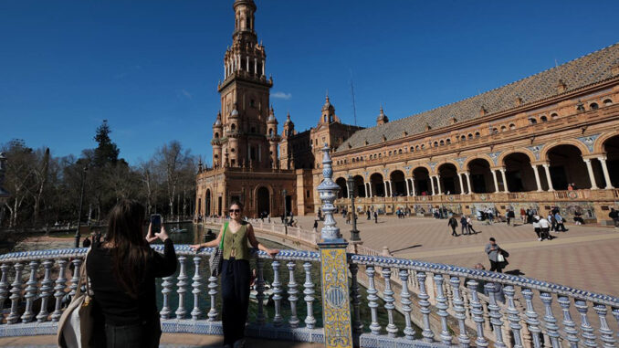 1759397651891turistasSevilla estandar