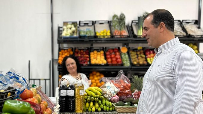 260529. El alcalde visita las nuevas instalaciones donde ya se ubica el mercado de Trigueros