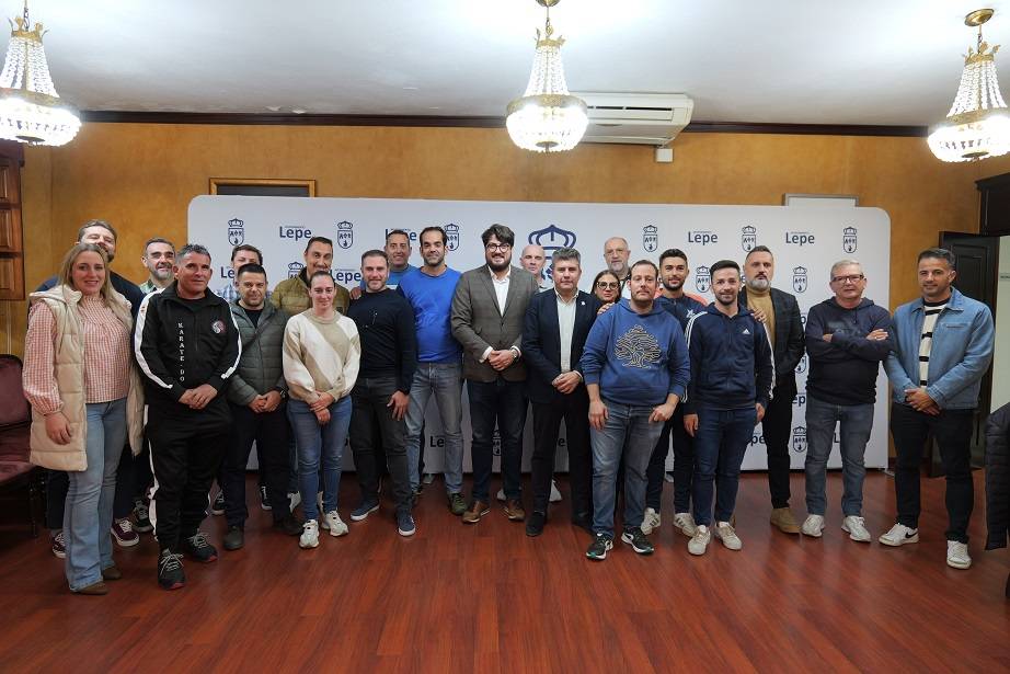 lepe-firma-convenios-de-colaboracion-con-los-clubes-y-escuelas-deportivas